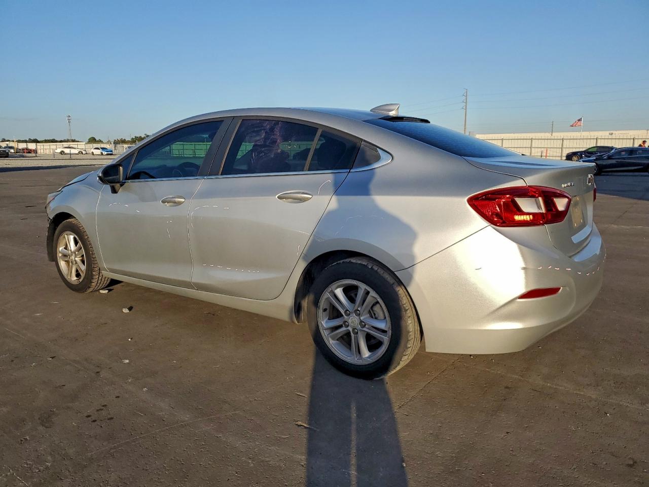 2016 CHEVROLET CRUZE LT photo 2