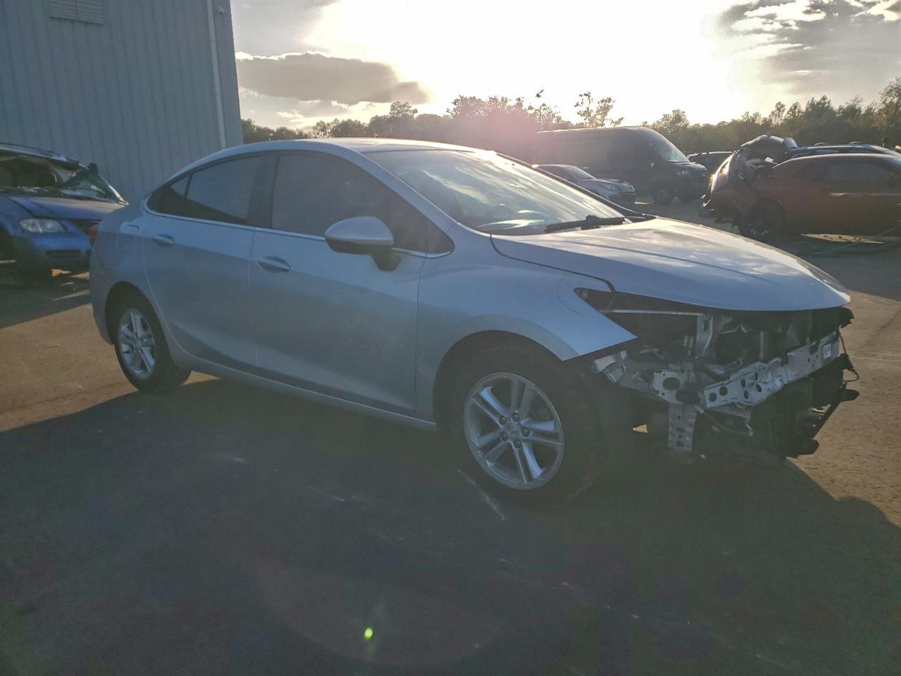 2016 CHEVROLET CRUZE LT photo 4