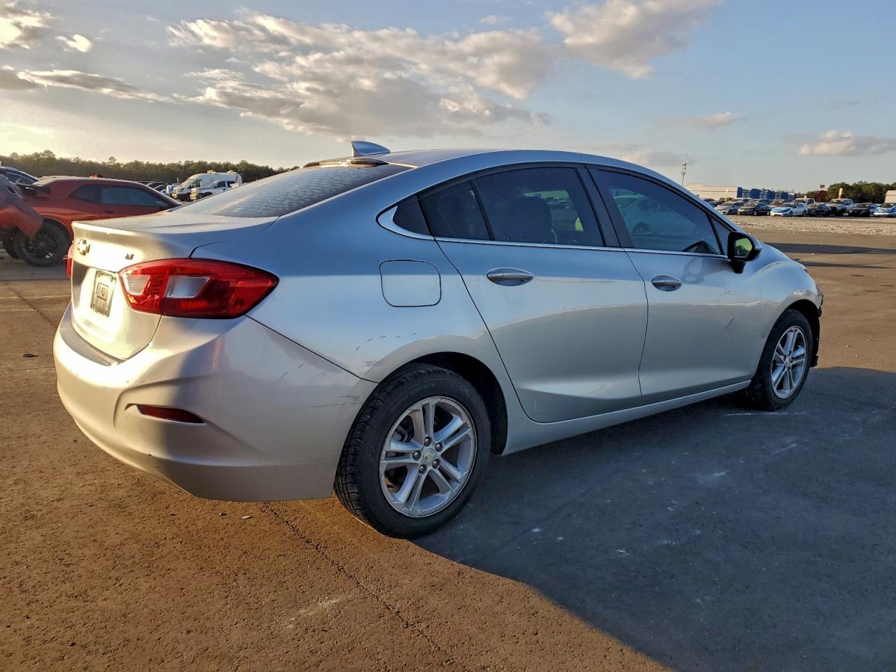 2016 CHEVROLET CRUZE LT photo 3