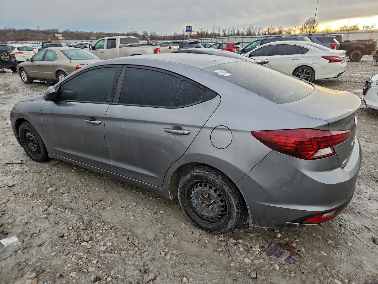 2019 HYUNDAI ELANTRA SE photo 2