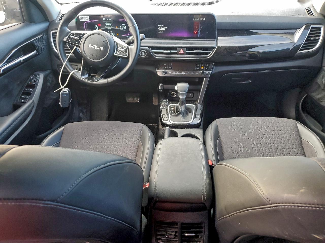 2025 KIA SELTOS S photo 8