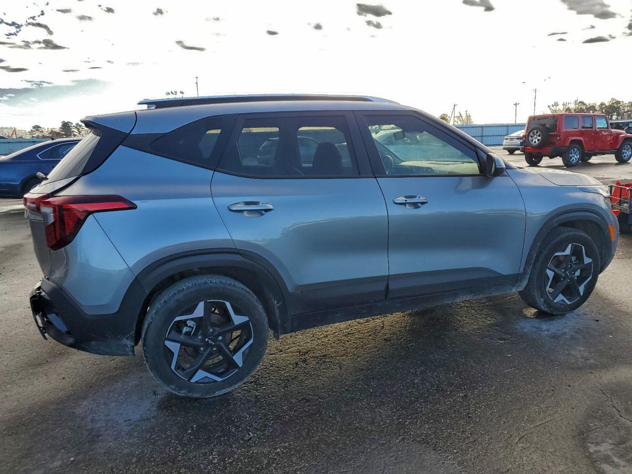 2025 KIA SELTOS S photo 3