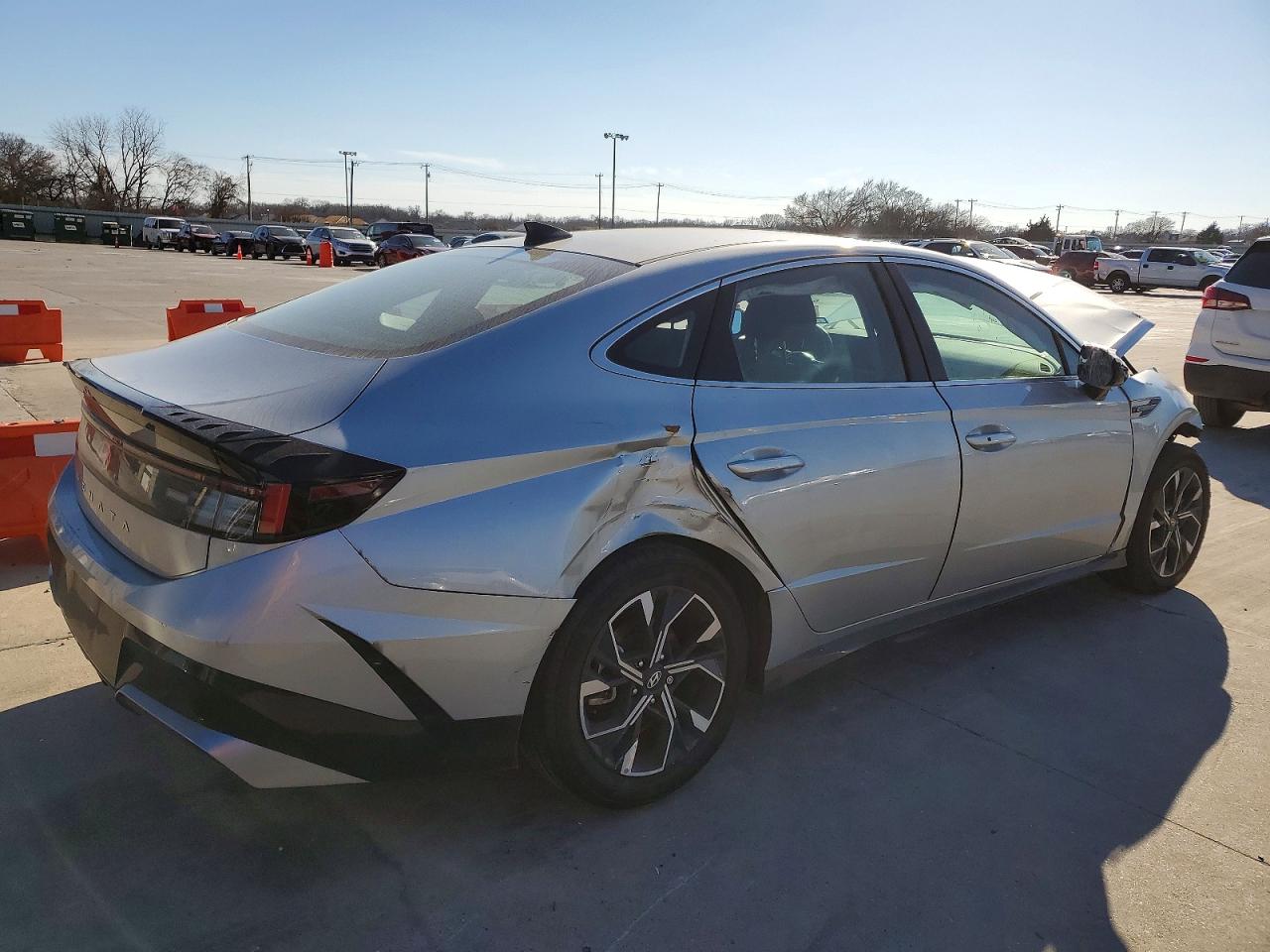 2024 HYUNDAI SONATA SEL photo 3