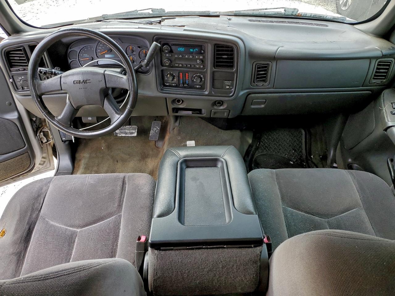 2004 GMC NEW SIERRA C1500 photo 15