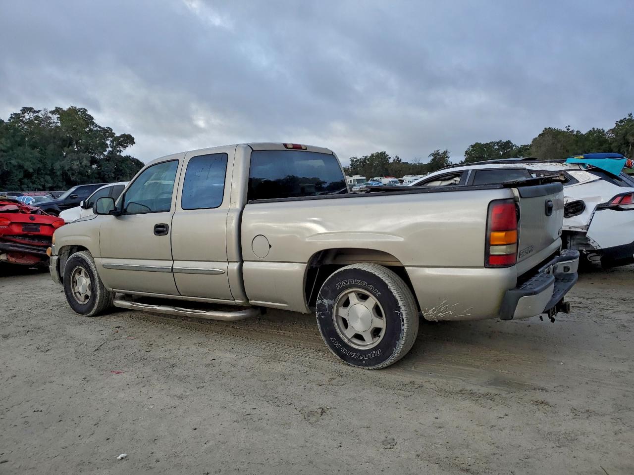 2004 GMC NEW SIERRA C1500 photo 3