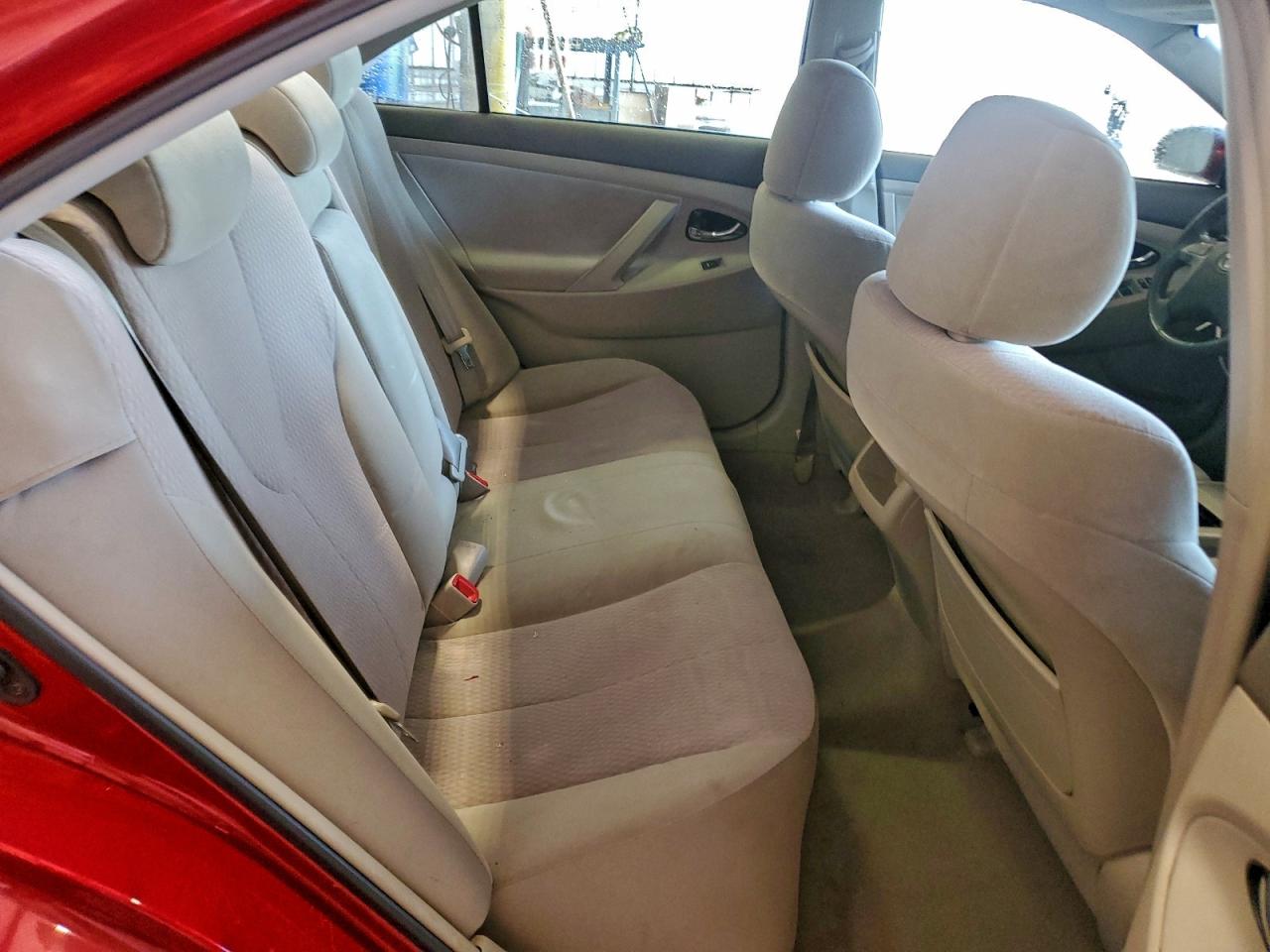 2011 TOYOTA CAMRY LE photo 10