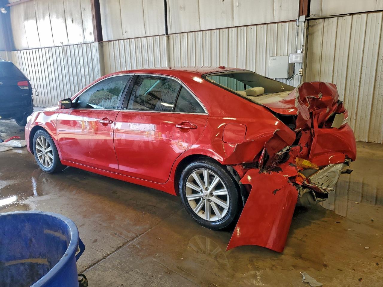 2011 TOYOTA CAMRY LE photo 2
