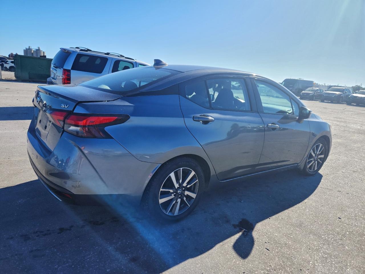 2021 NISSAN VERSA SV photo 3