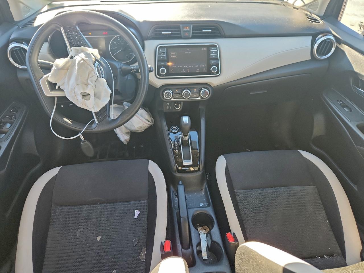 2021 NISSAN VERSA SV photo 8