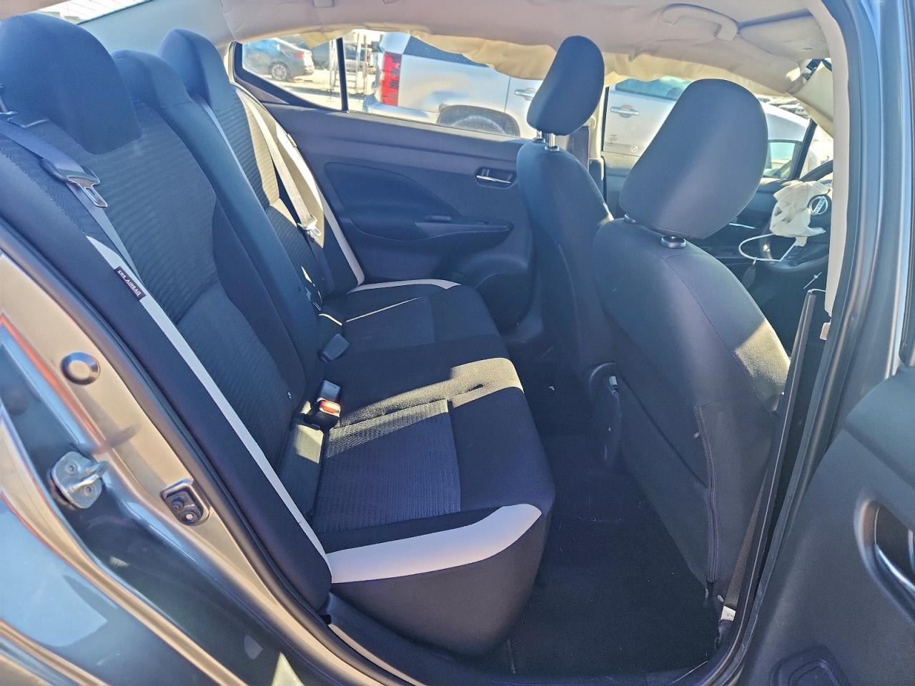 2021 NISSAN VERSA SV photo 10