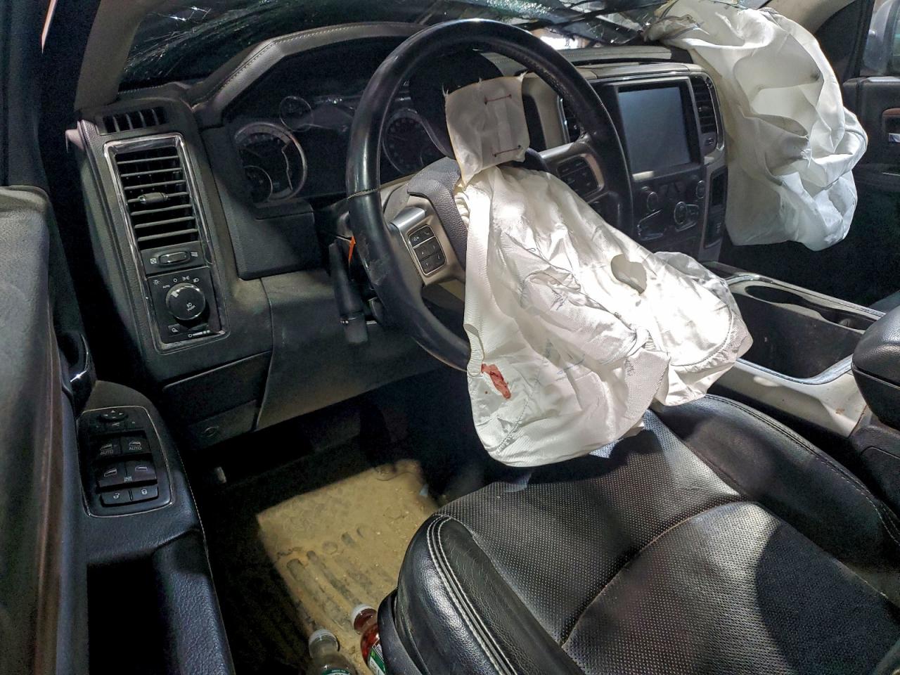 2016 RAM 1500 LARAMIE photo 8