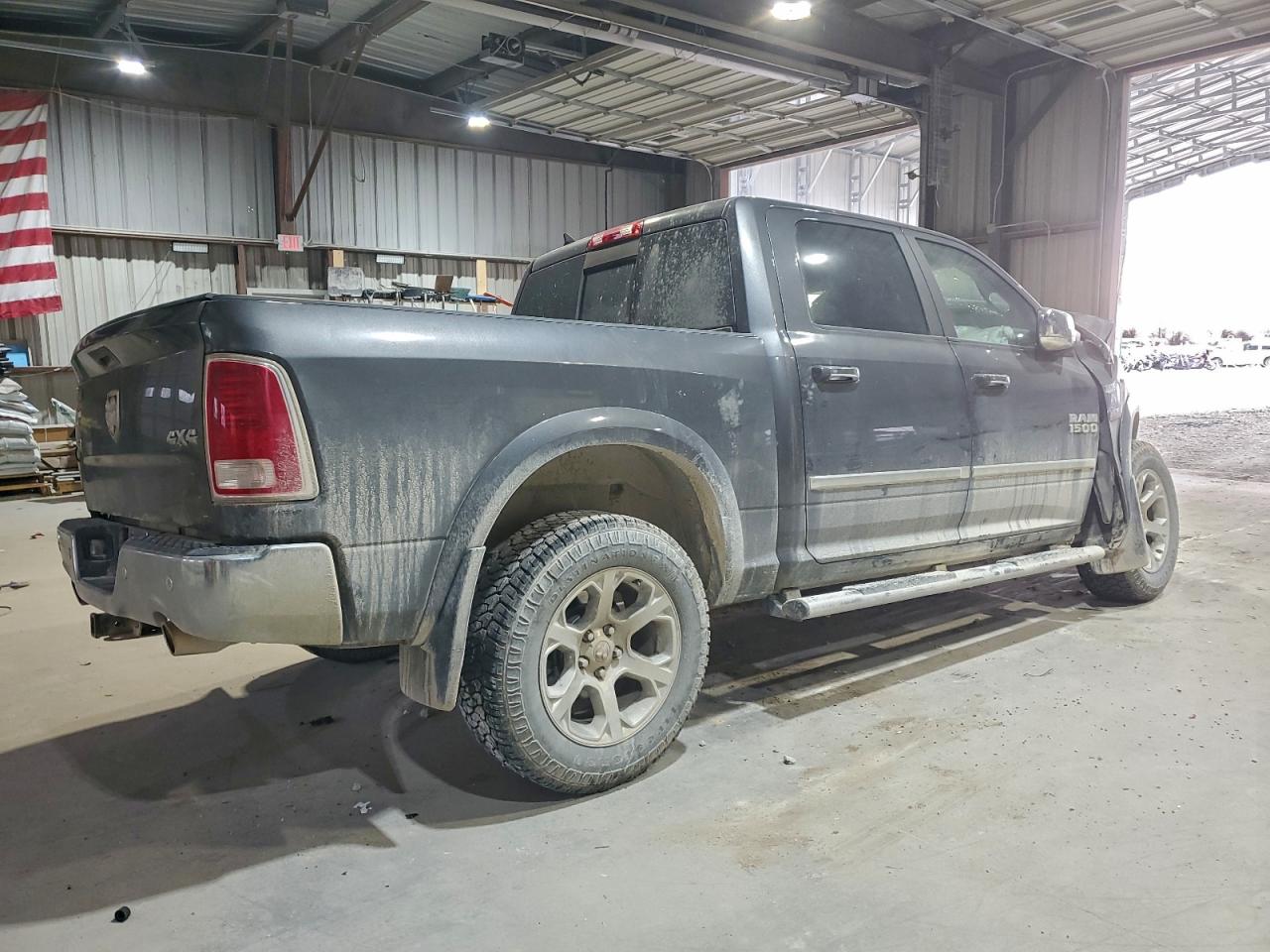 2016 RAM 1500 LARAMIE photo 3