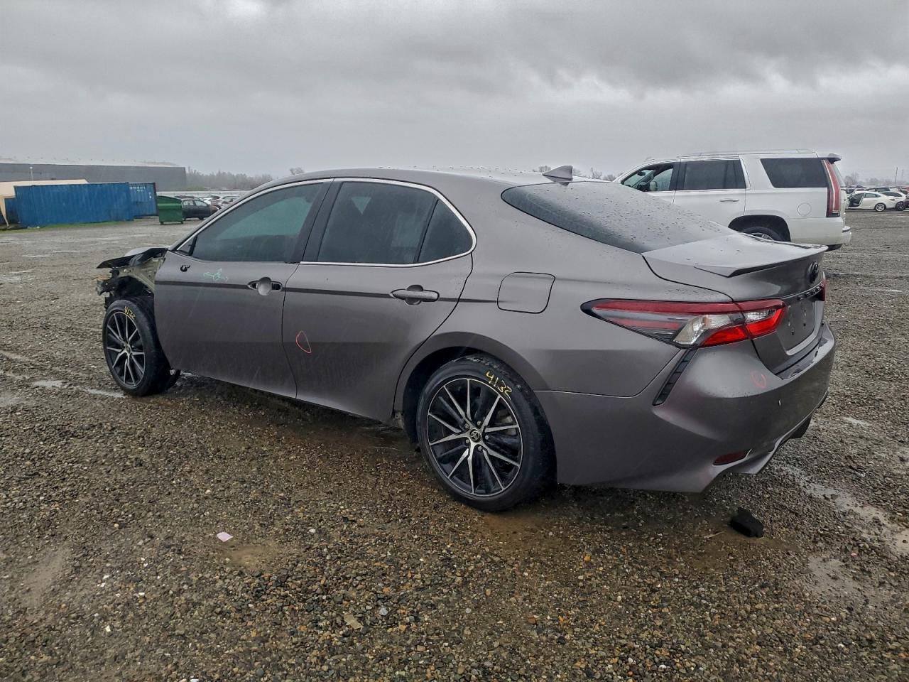 2021 TOYOTA CAMRY SE photo 2
