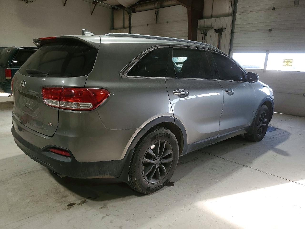 2016 KIA SORENTO LX photo 3