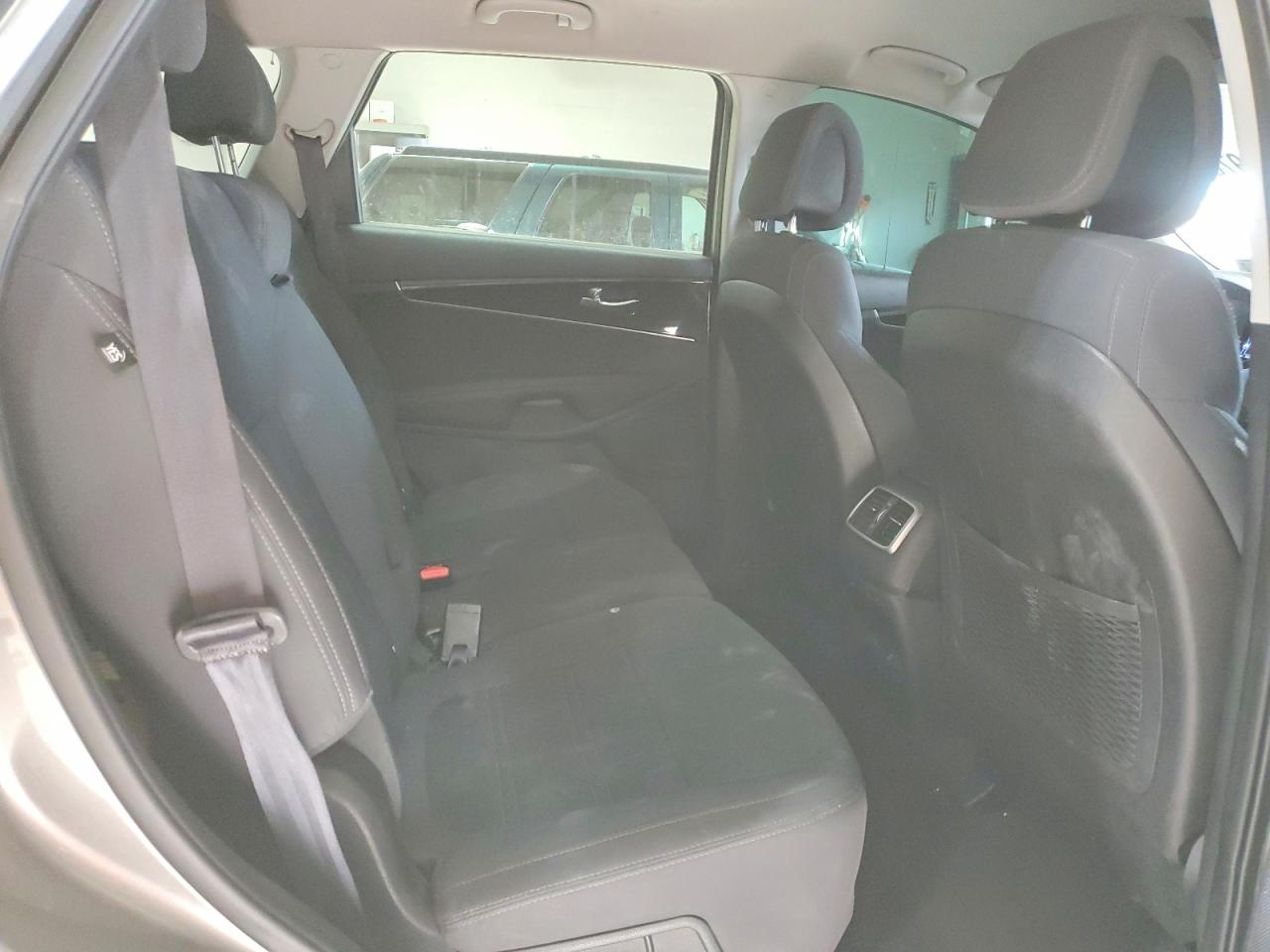 2016 KIA SORENTO LX photo 11
