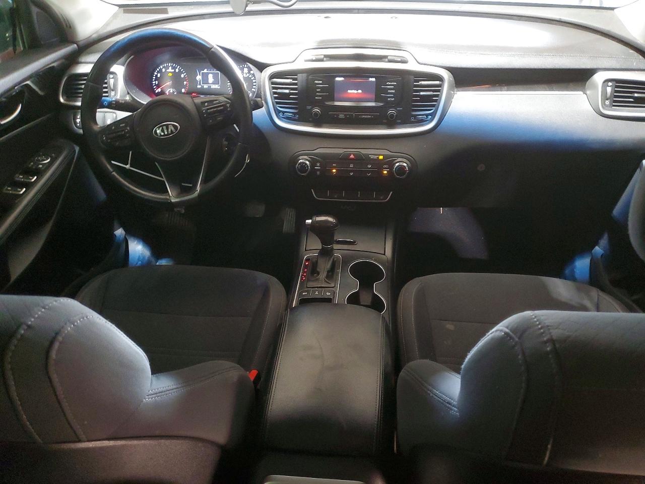 2016 KIA SORENTO LX photo 8