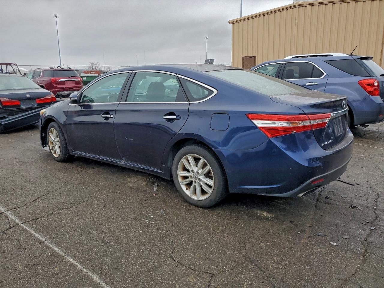 2013 TOYOTA AVALON BASE photo 3
