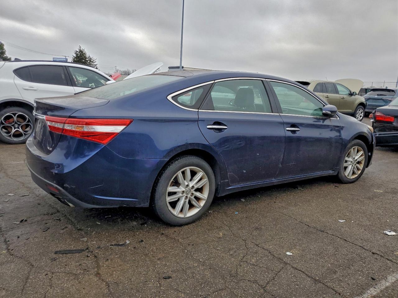 2013 TOYOTA AVALON BASE photo 5