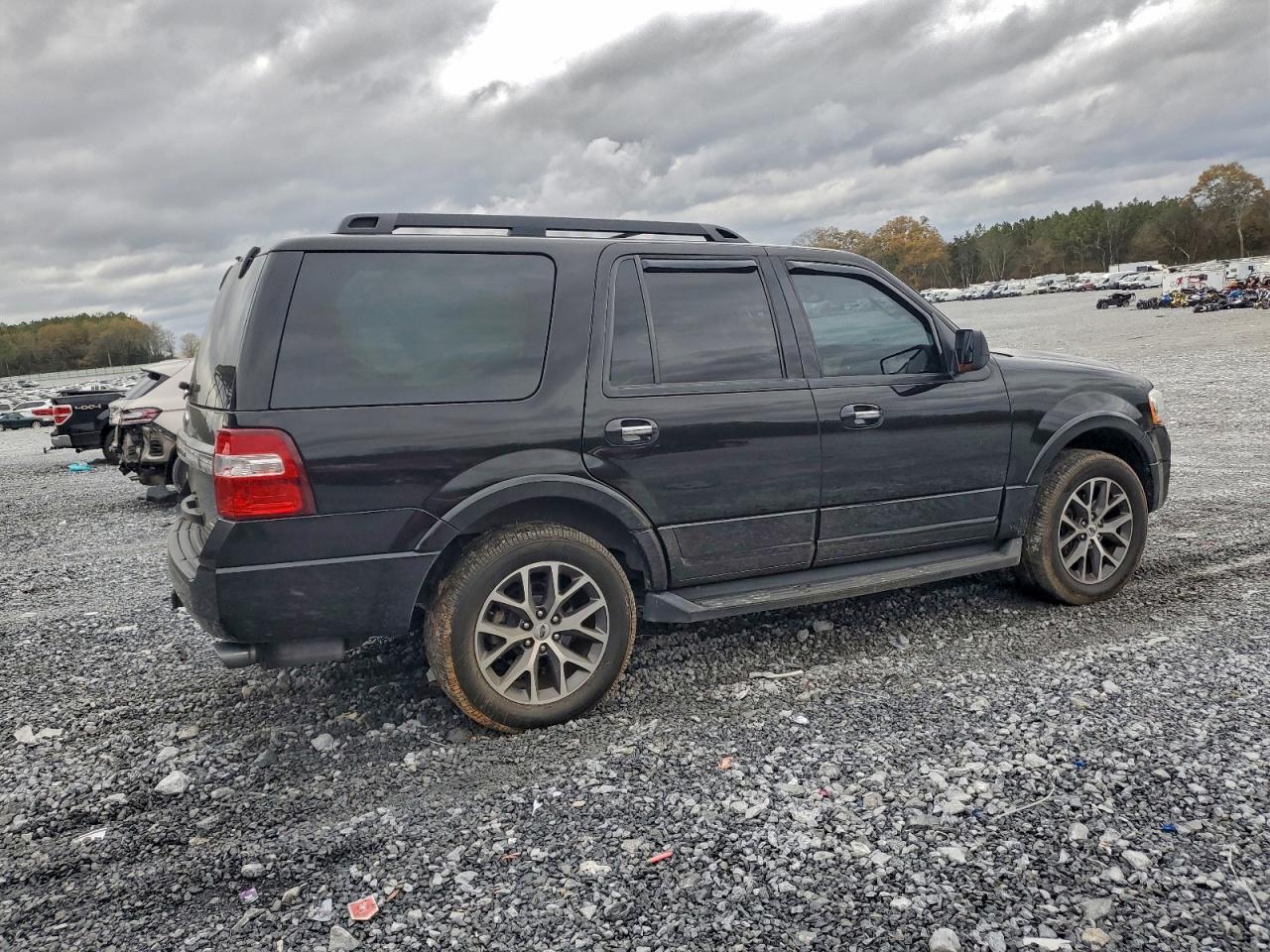 2017 FORD EXPEDITION XLT photo 5