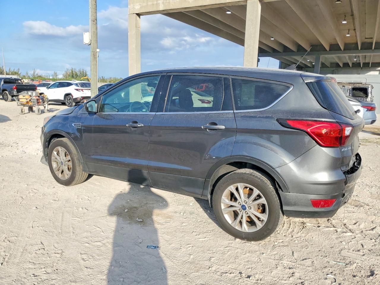 2019 FORD ESCAPE SE photo 2