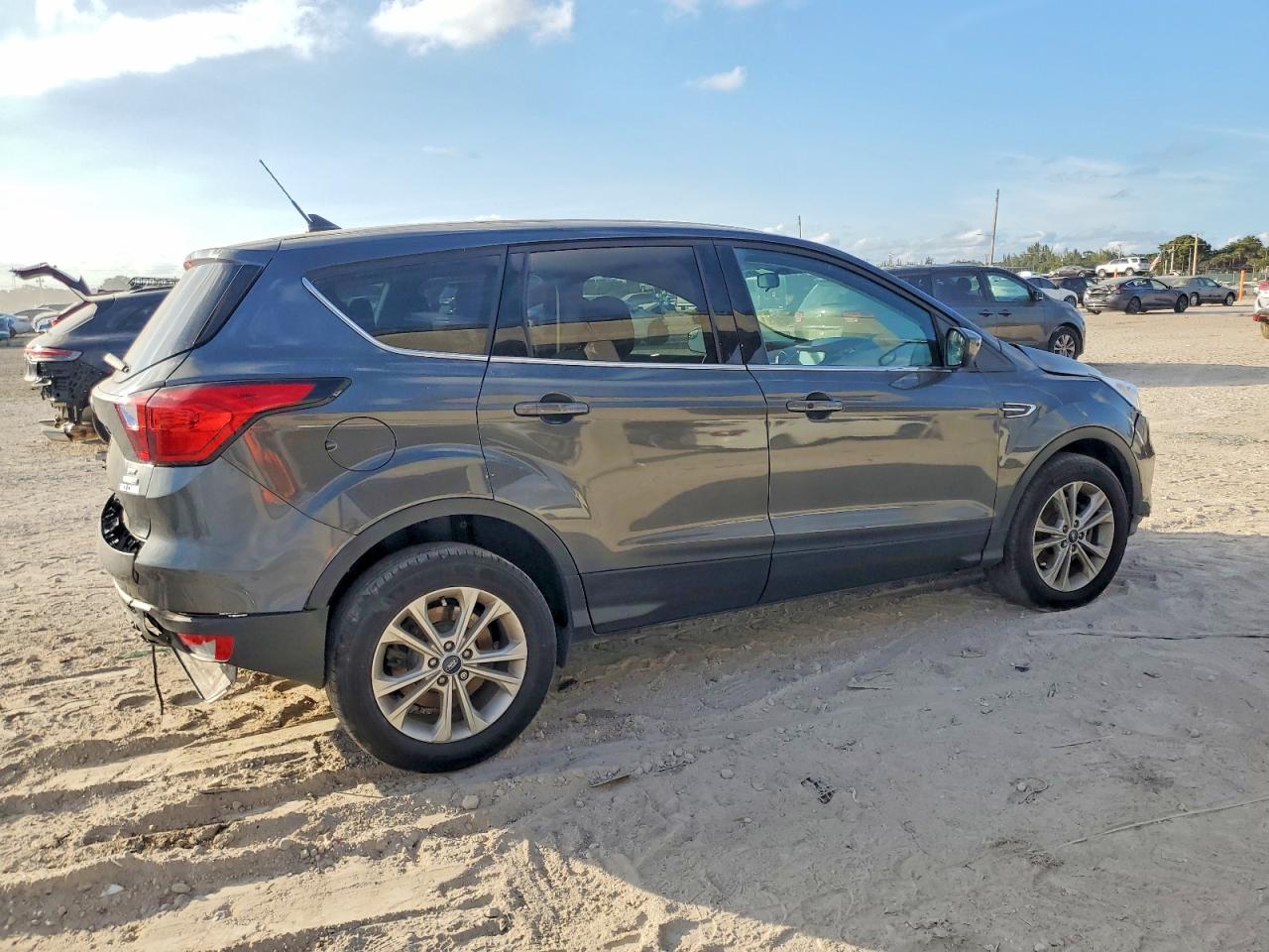 2019 FORD ESCAPE SE photo 3
