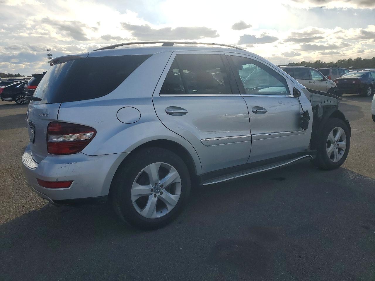 2011 MERCEDES-BENZ ML 350 BLUETEC photo 3