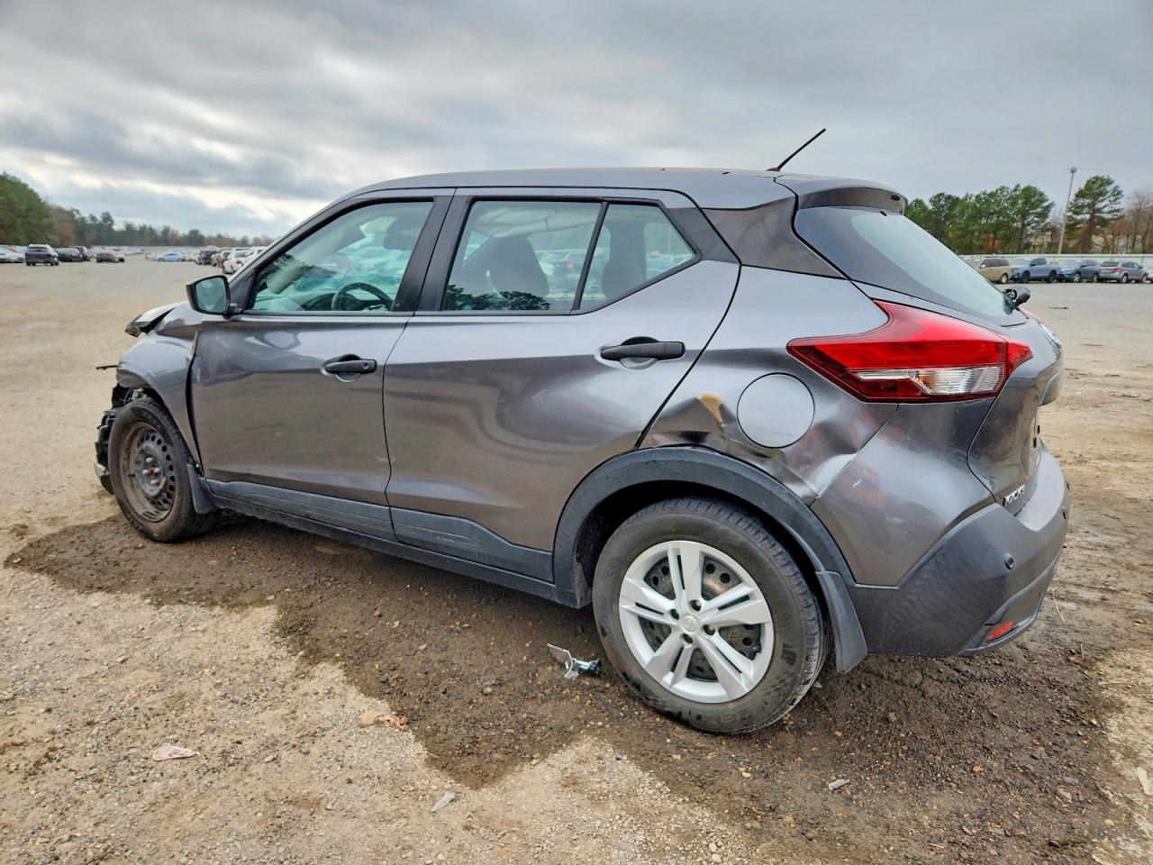 2020 NISSAN KICKS S photo 2