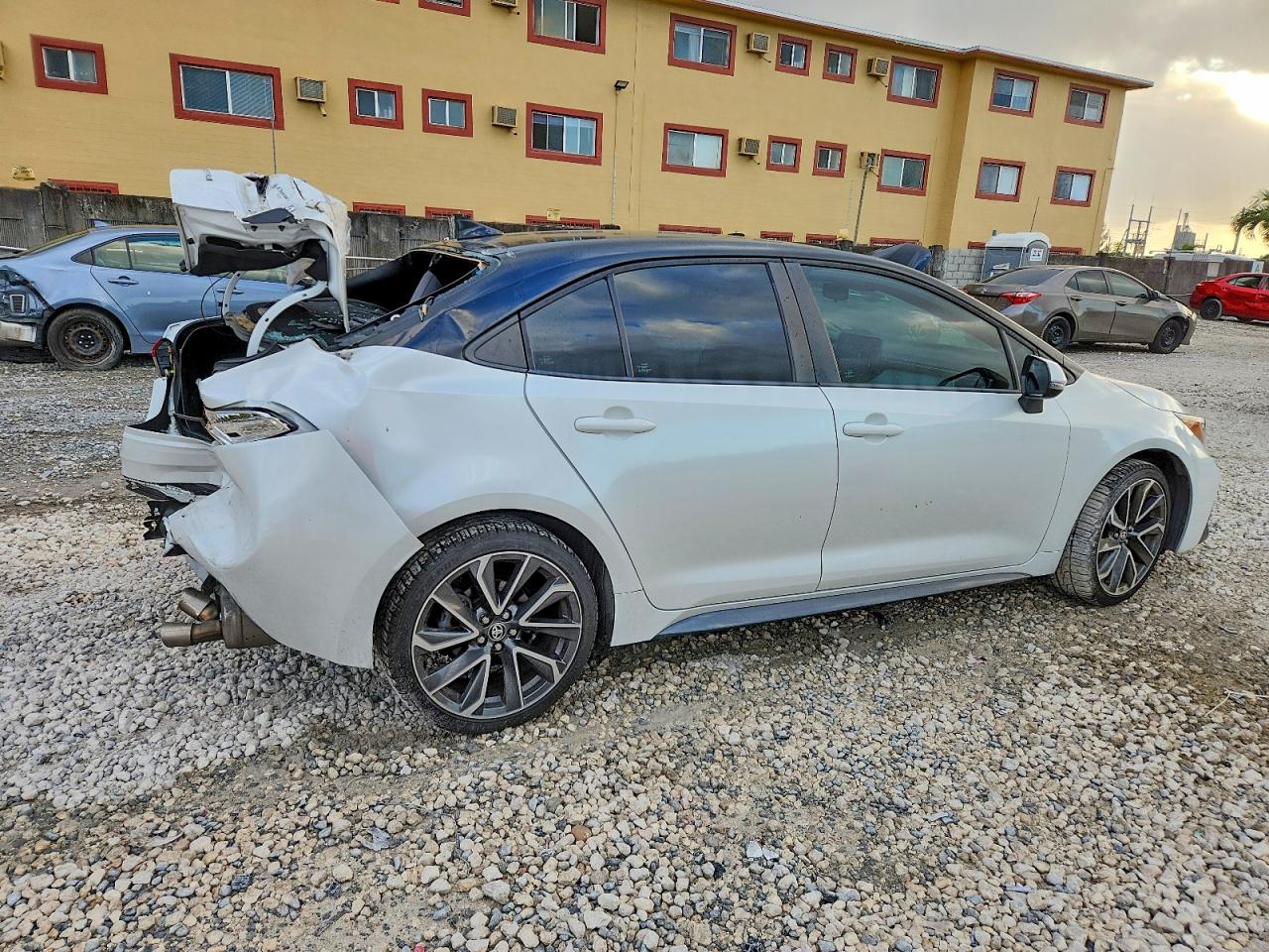 2022 TOYOTA COROLLA SE photo 3