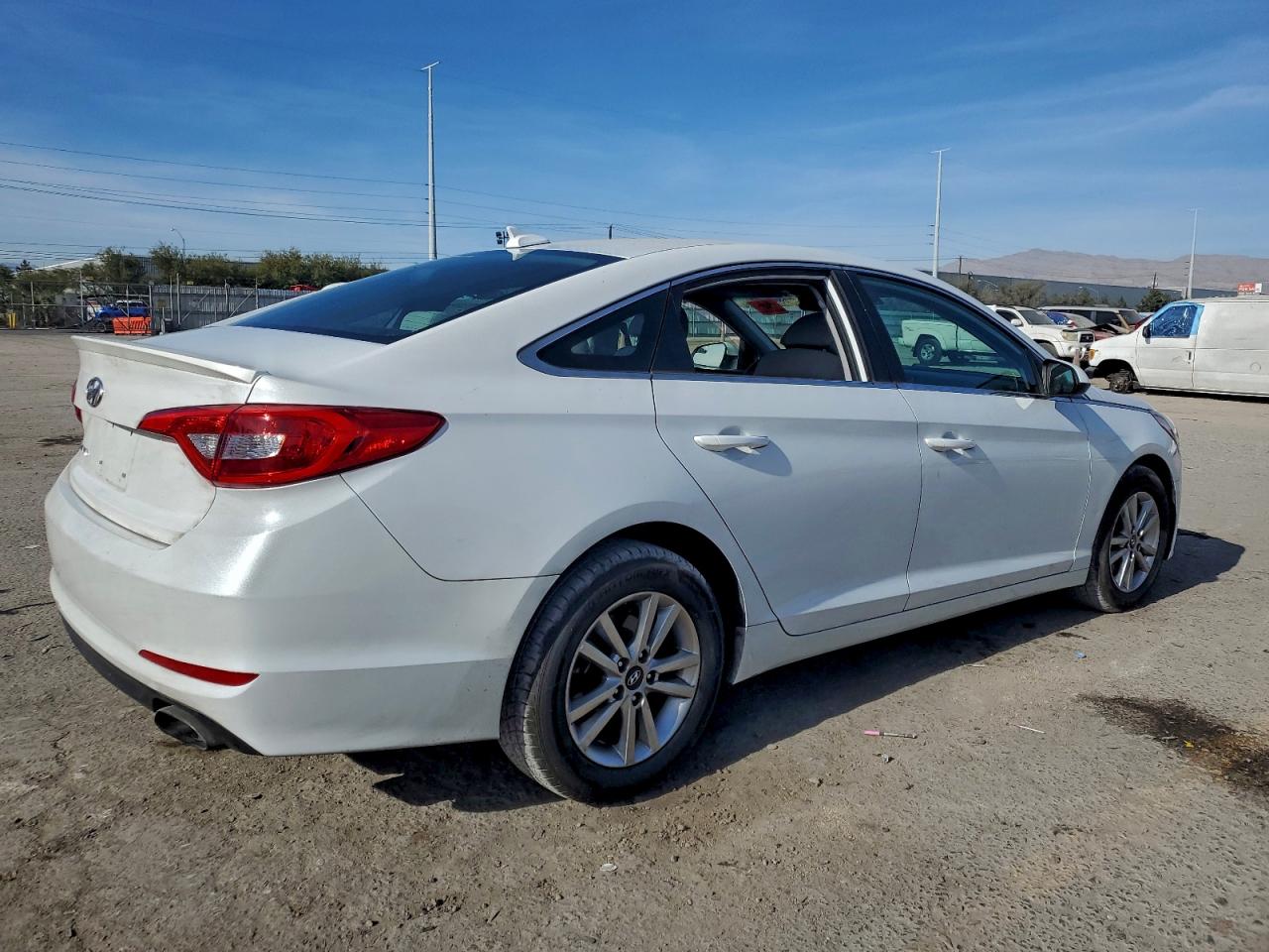 2017 HYUNDAI SONATA SE photo 3
