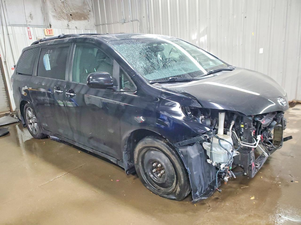 2017 TOYOTA SIENNA SE photo 7