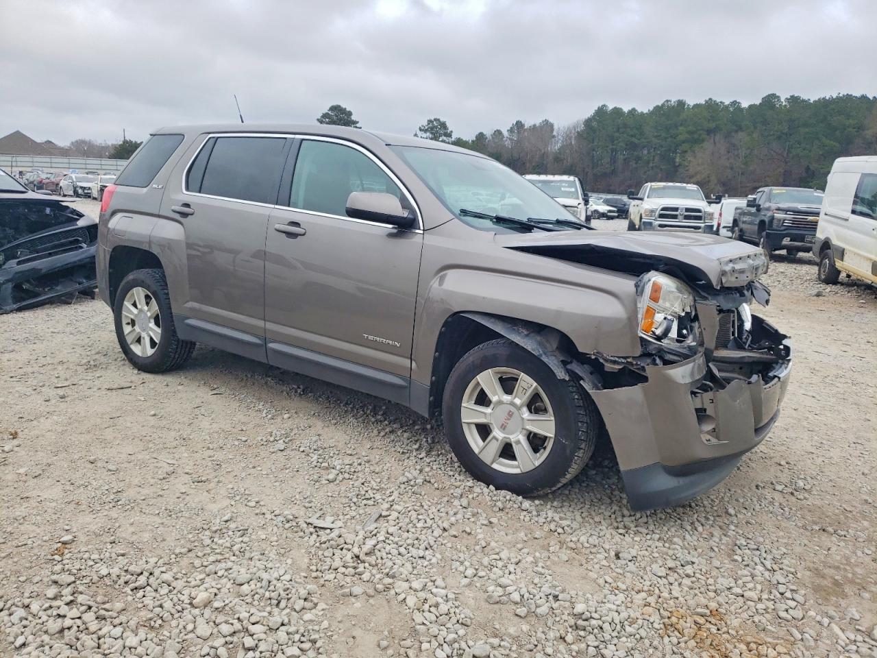 2012 GMC TERRAIN SLE photo 4