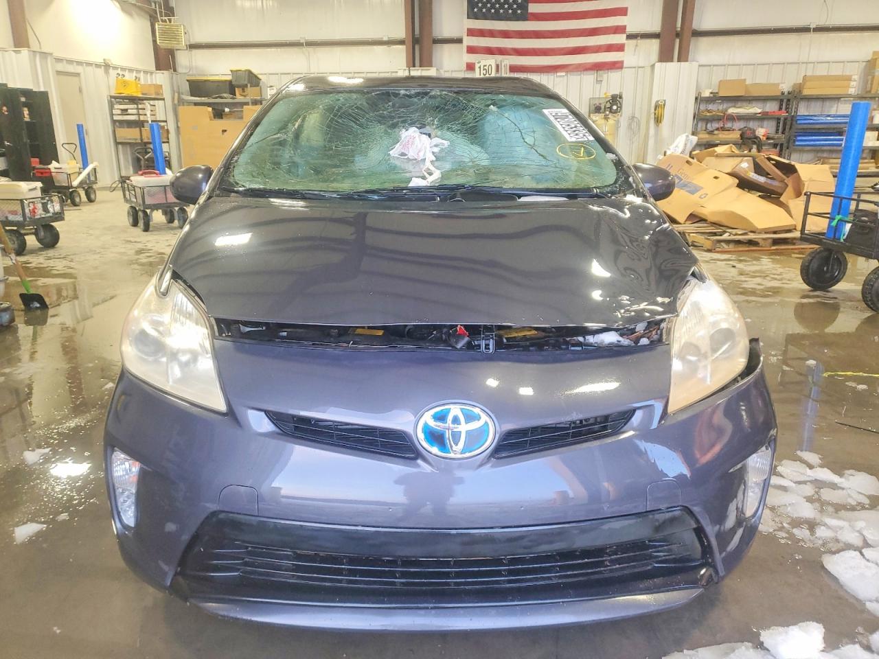 2013 TOYOTA PRIUS photo 5