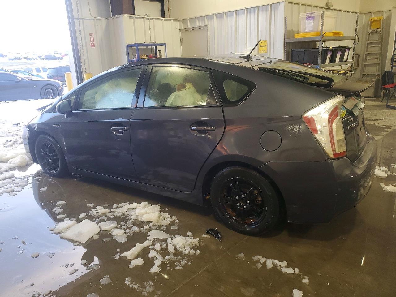 2013 TOYOTA PRIUS photo 2