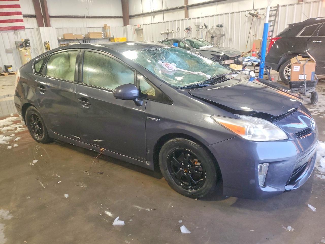 2013 TOYOTA PRIUS photo 4
