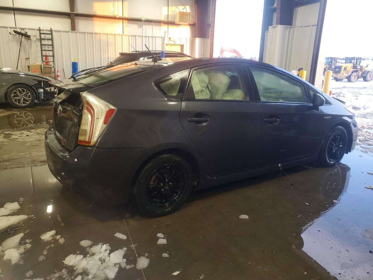2013 TOYOTA PRIUS photo 3