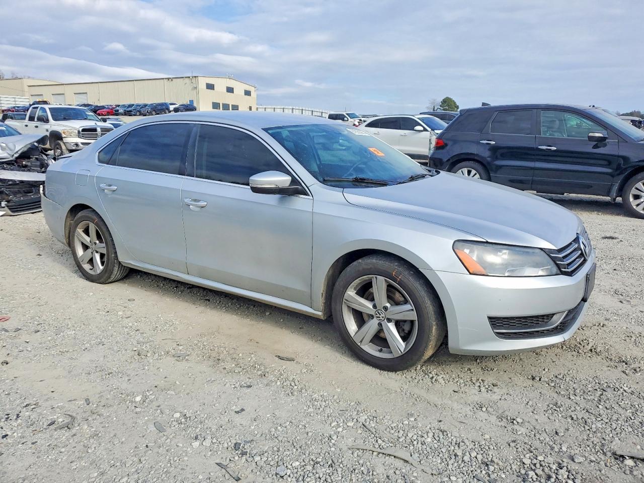 2014 VOLKSWAGEN PASSAT SE photo 4