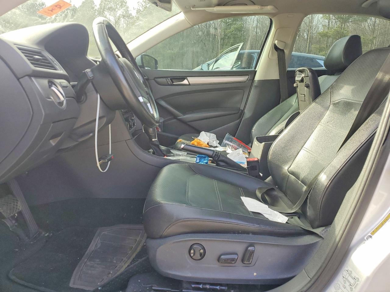2014 VOLKSWAGEN PASSAT SE photo 7