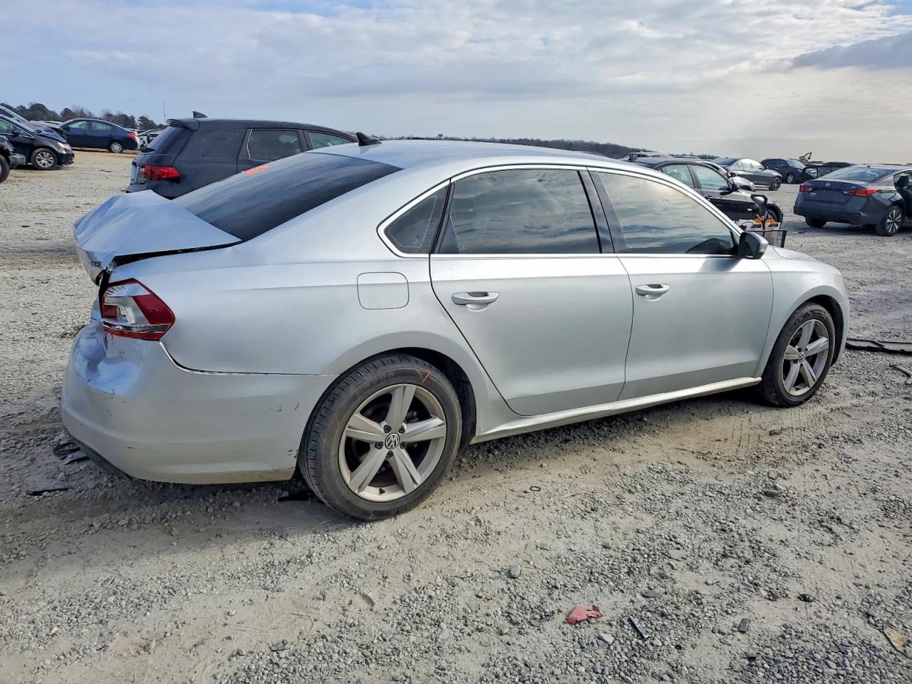 2014 VOLKSWAGEN PASSAT SE photo 3