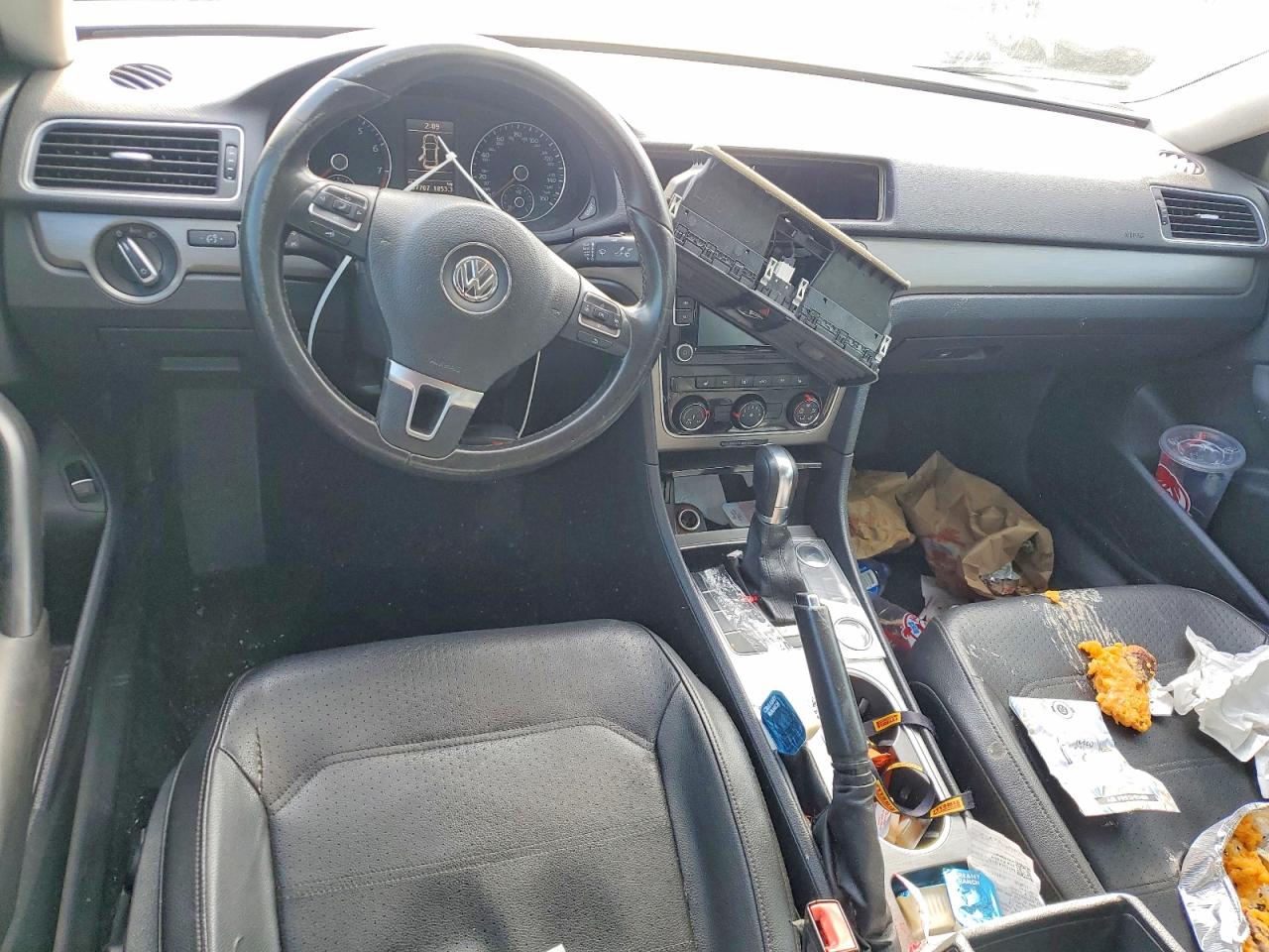2014 VOLKSWAGEN PASSAT SE photo 8