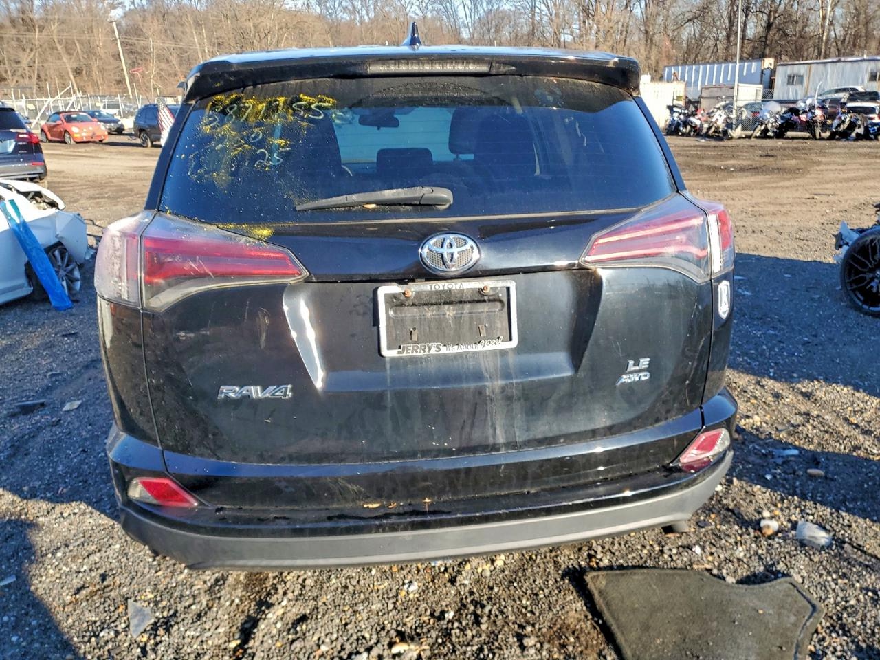 2018 TOYOTA RAV4 LE photo 6