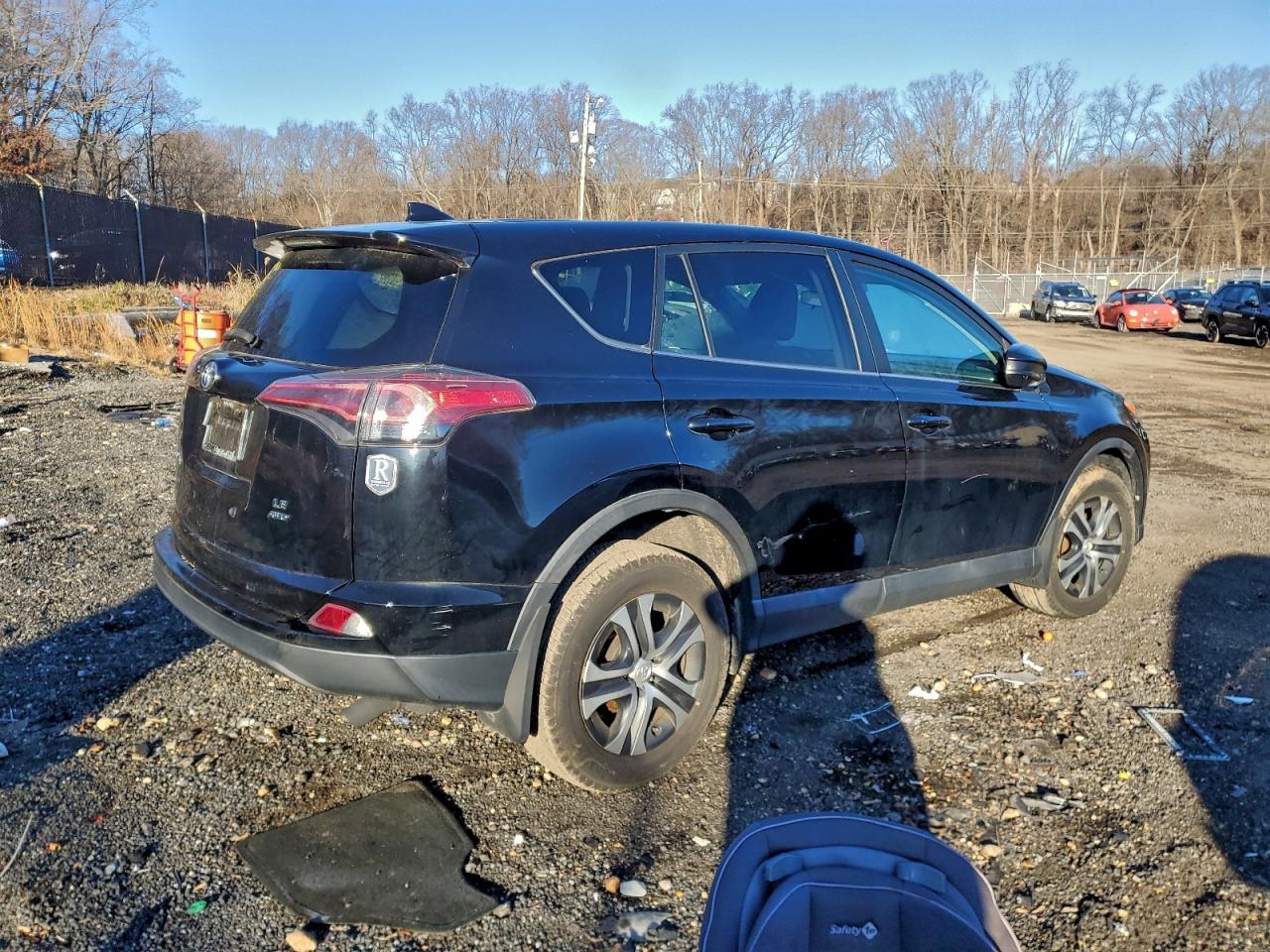 2018 TOYOTA RAV4 LE photo 3