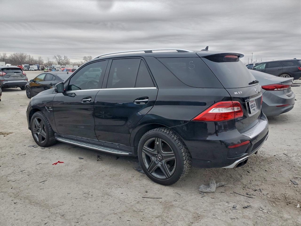 2015 MERCEDES-BENZ ML 63 AMG photo 2
