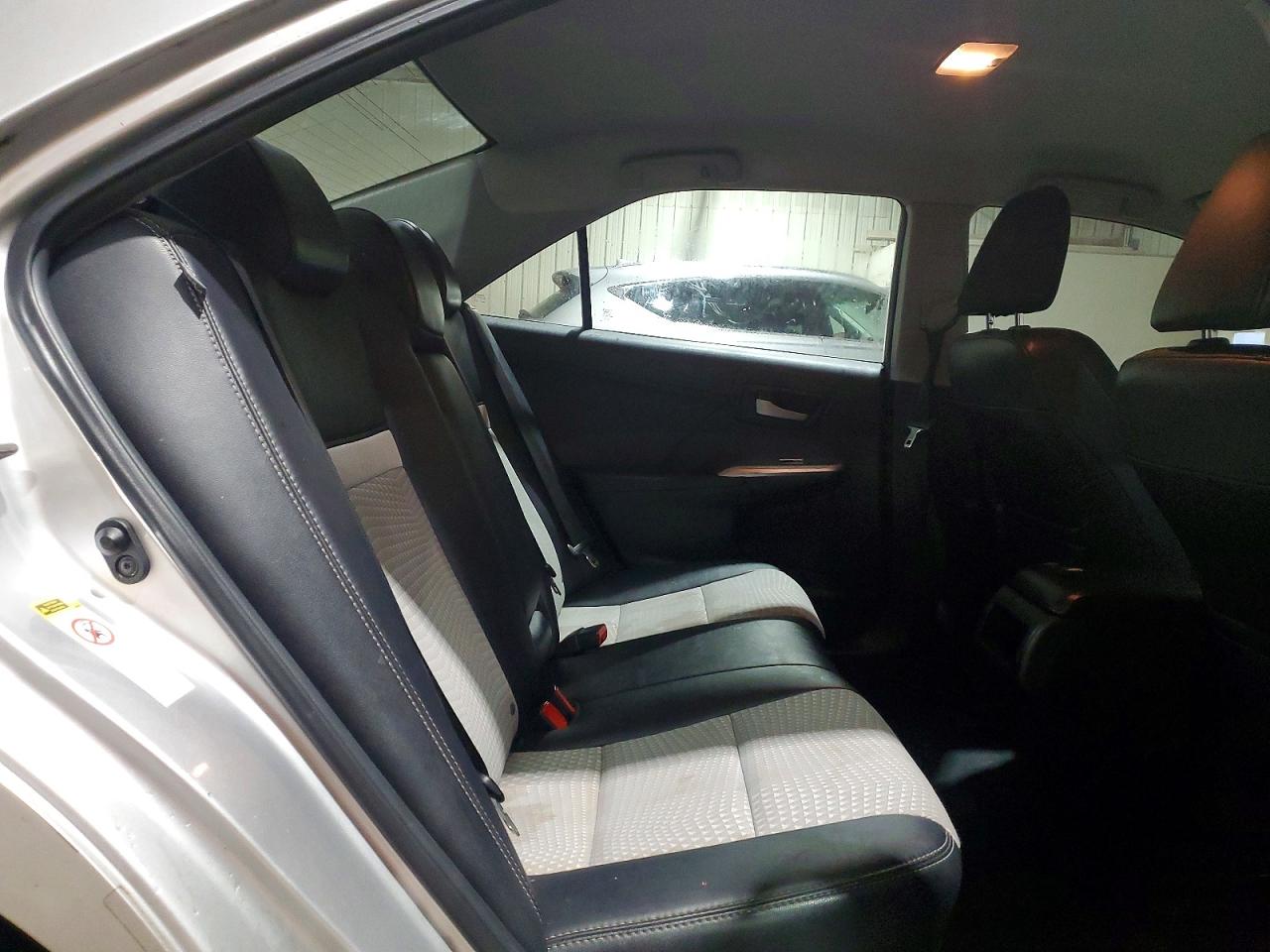 2014 TOYOTA CAMRY L photo 10