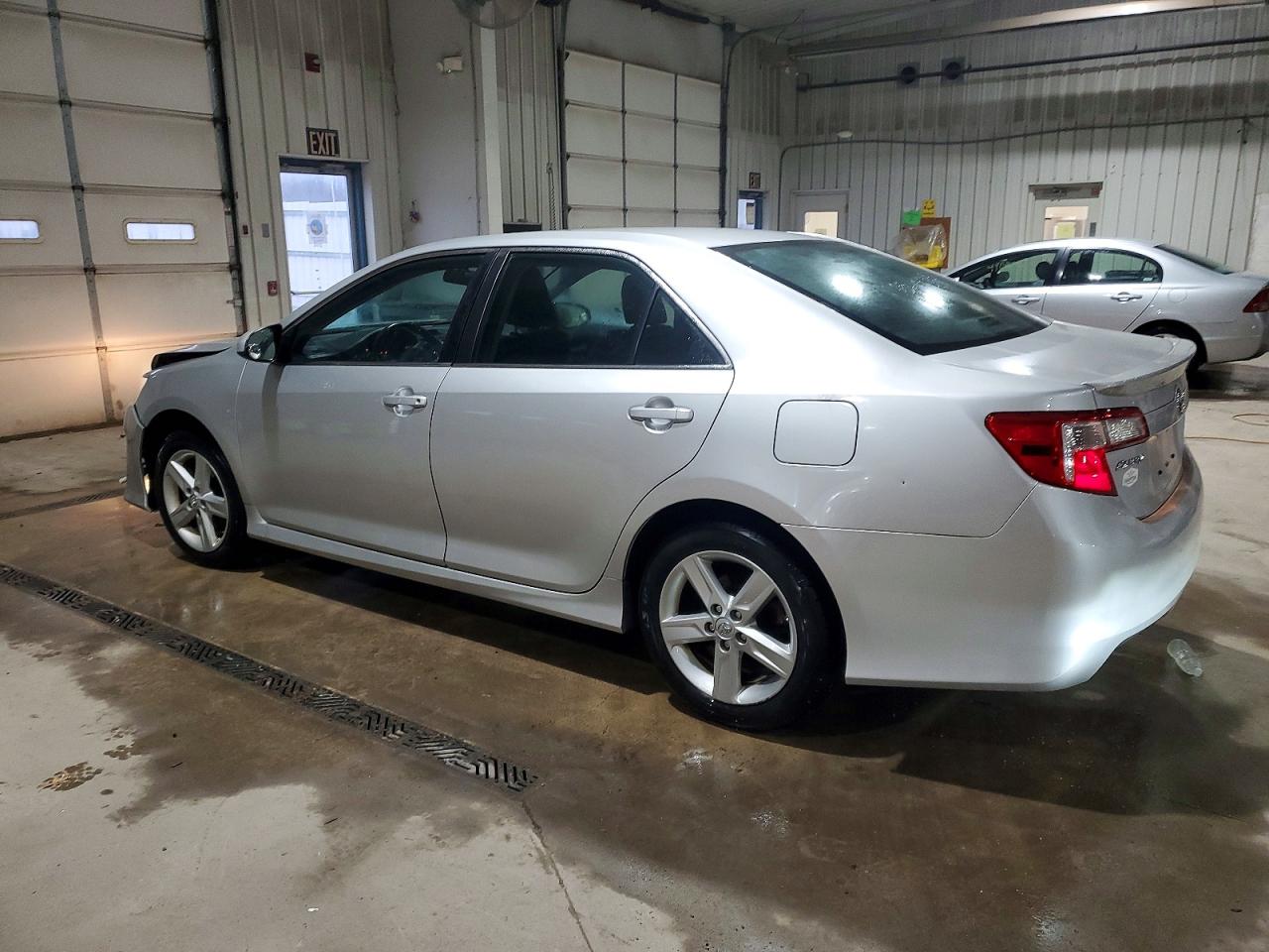 2014 TOYOTA CAMRY L photo 2