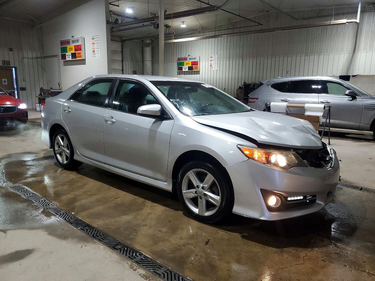 2014 TOYOTA CAMRY L photo 4
