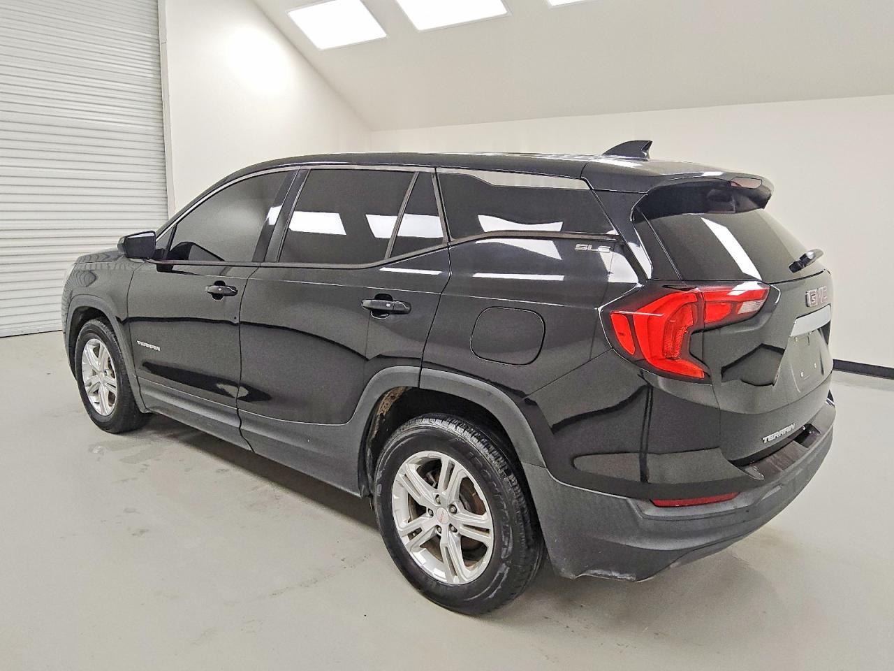 2018 GMC TERRAIN SLE photo 2