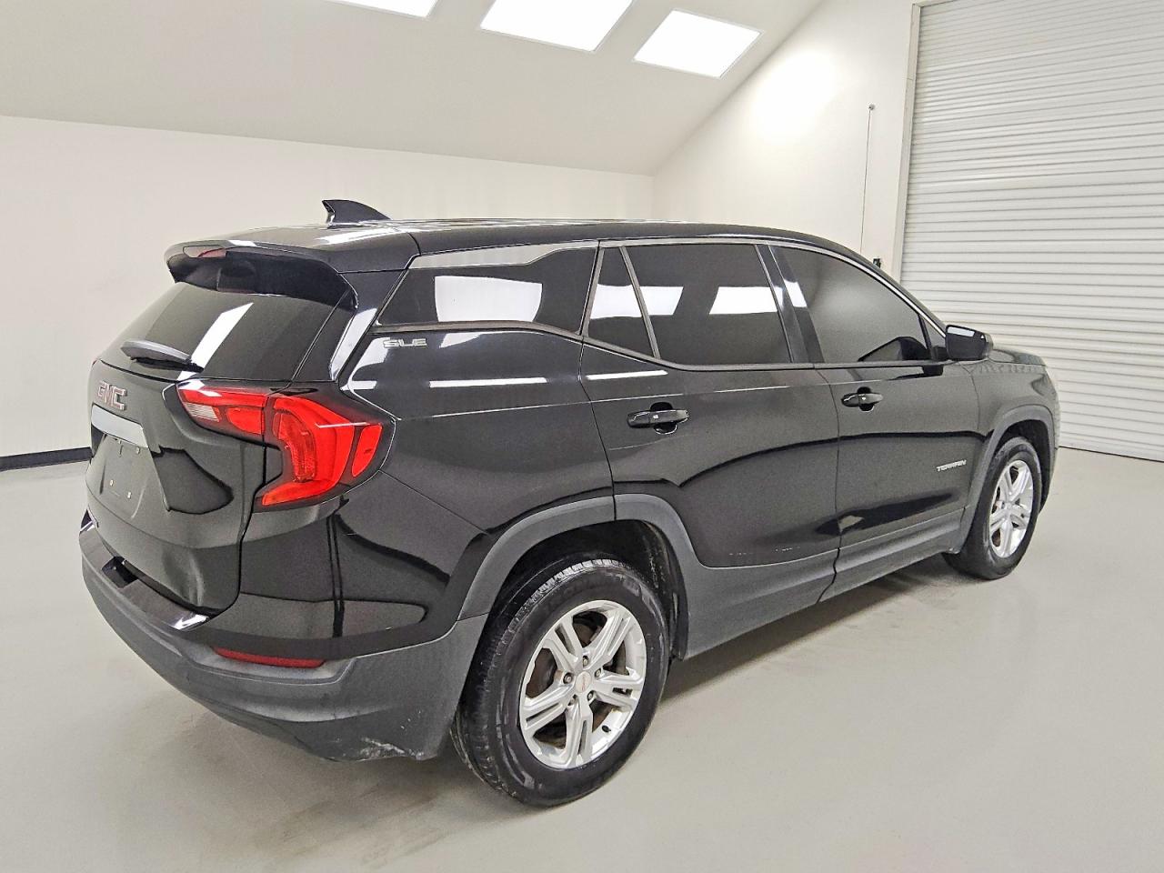 2018 GMC TERRAIN SLE photo 3
