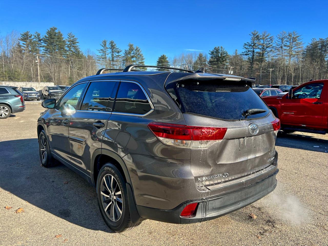 2017 TOYOTA HIGHLANDER SE photo 5