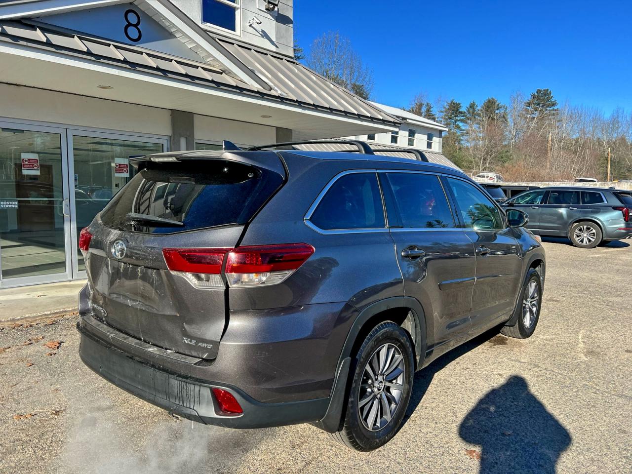 2017 TOYOTA HIGHLANDER SE photo 7
