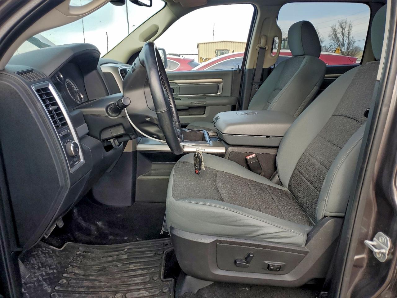 2015 RAM 1500 SLT photo 7